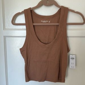 A&F cropped ribbed tank M